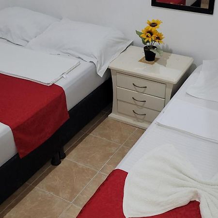 Hostal Villa Del Rio Las Brisas Villavieja Dış mekan fotoğraf