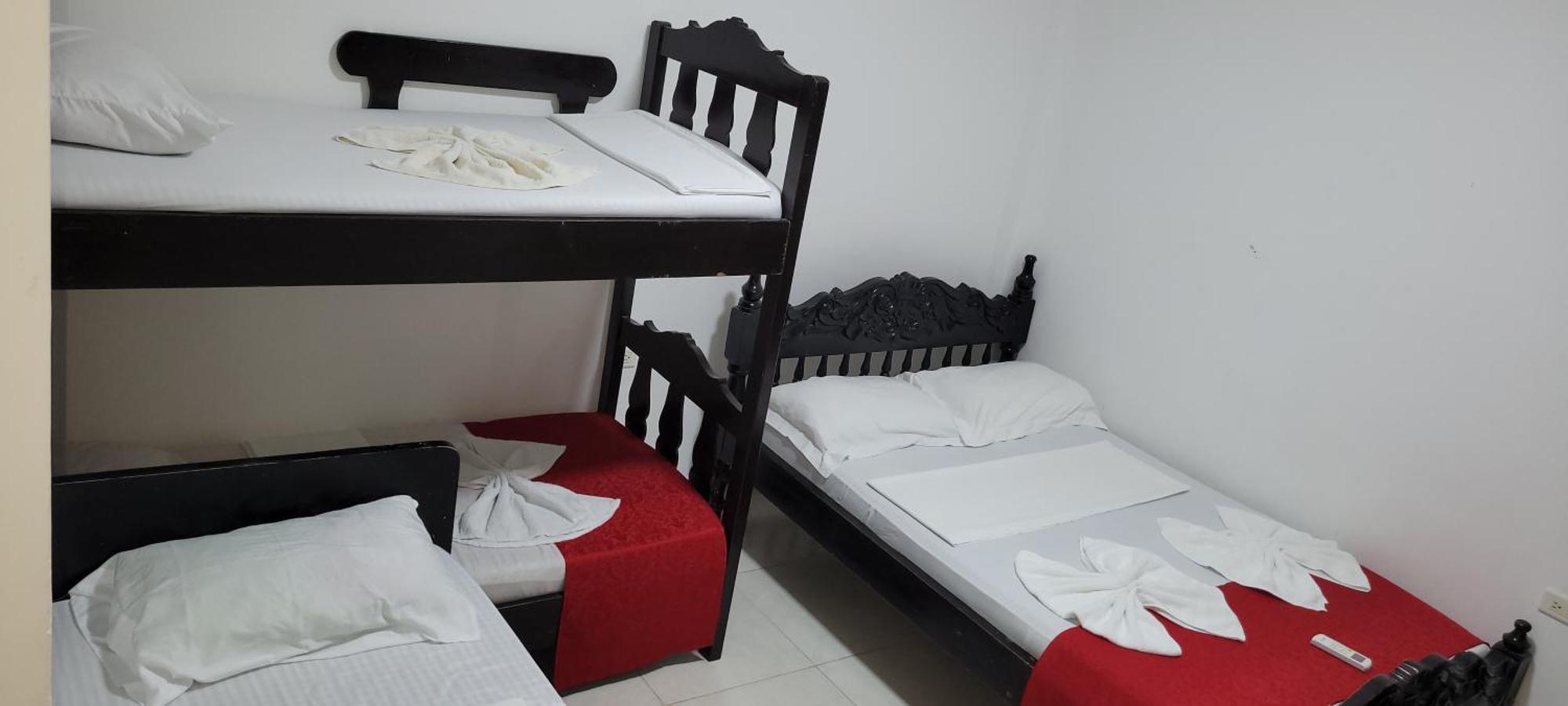Hostal Villa Del Rio Las Brisas Villavieja Dış mekan fotoğraf