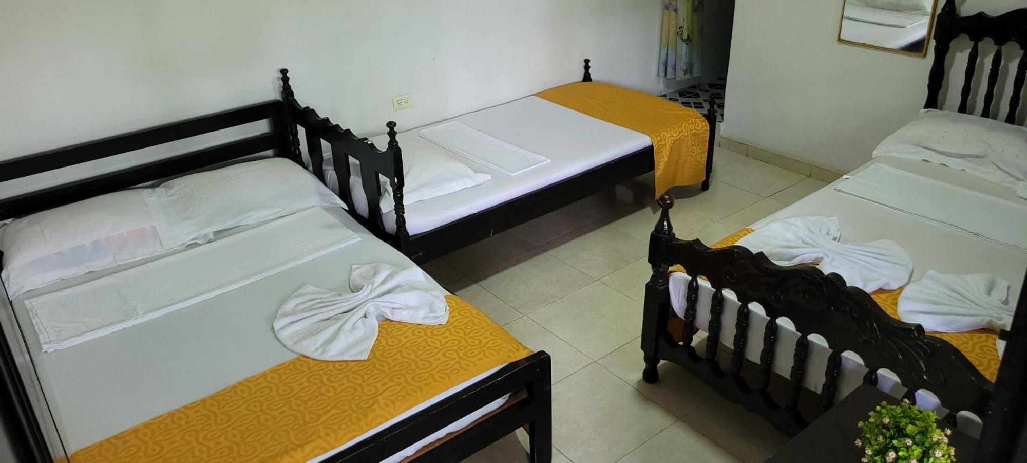 Hostal Villa Del Rio Las Brisas Villavieja Dış mekan fotoğraf