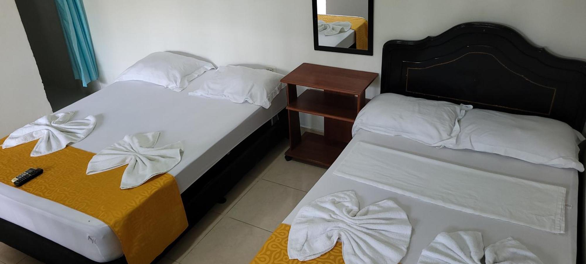 Hostal Villa Del Rio Las Brisas Villavieja Dış mekan fotoğraf